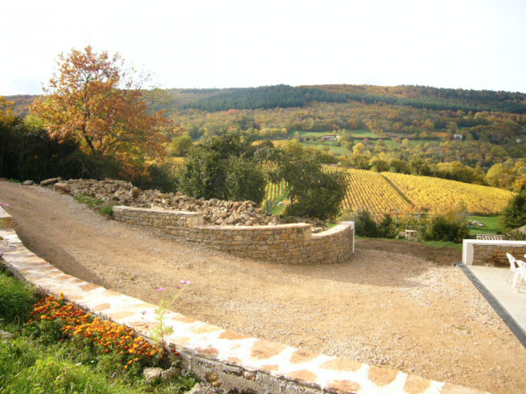 Réalisation d’un muret extérieur en pierres à Vergisson - RECONDU-DUPERRET