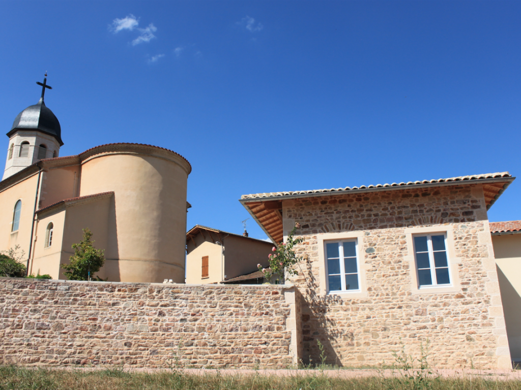 Rénovation d’une Façade Extérieure et Dépendances pour une Maison en Pierres – Chiroubles - RECONDU-DUPERRET