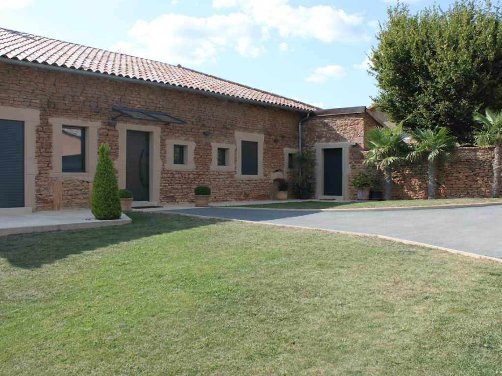 Chantier de Rénovation et Neuf pour une Maison Pleine de Cachet – Charnay-Les-Macon - RECONDU-DUPERRET